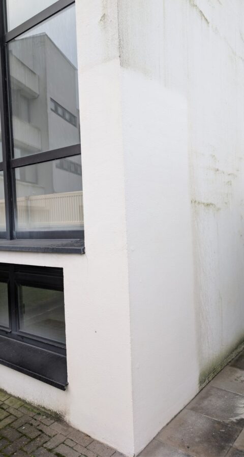 Teleskopstange an Fassade